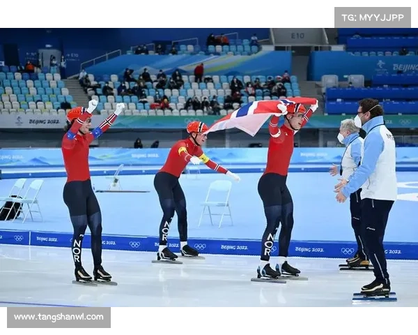 加拿大队在挪威举行的世界雪橇犬锦标赛上勇夺冠军